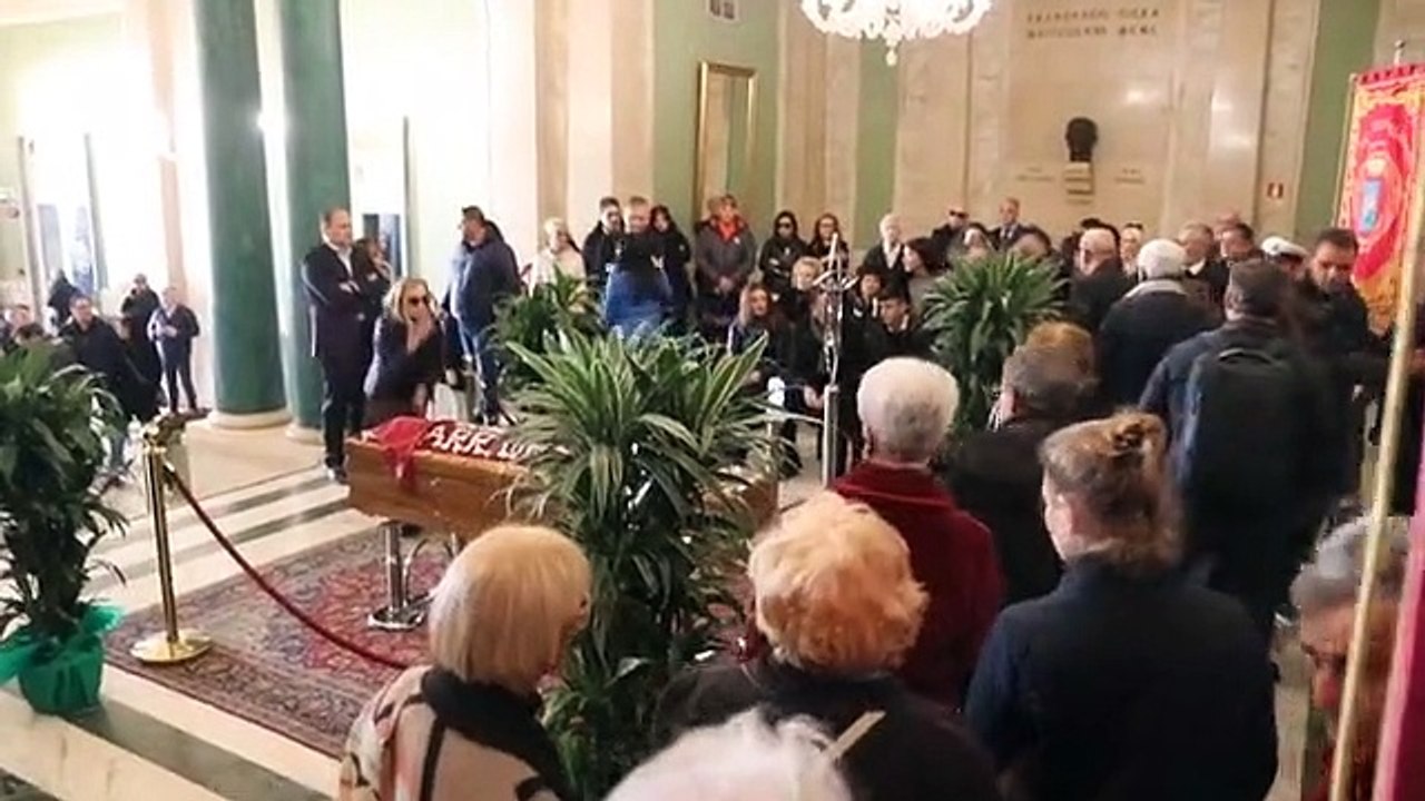 Reggio Calabria, la Camera ardente per Giacomo Battaglia al Teatro Cilea: cittÃ  in lutto per l'artista