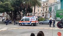 Reggio Calabria, donna in arresto cardiaco mentre guida un furgone in pieno centro: ambulanza a piazza Indipendenza