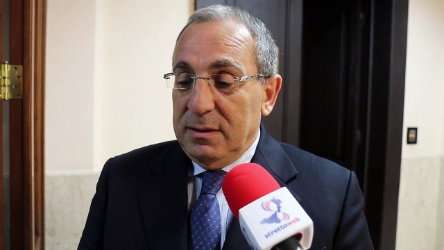 Reggio Calabria, manichino di donna e vernice rossa al Consiglio Regionale. Il Prefetto: fatto importante, siamo preoccupati