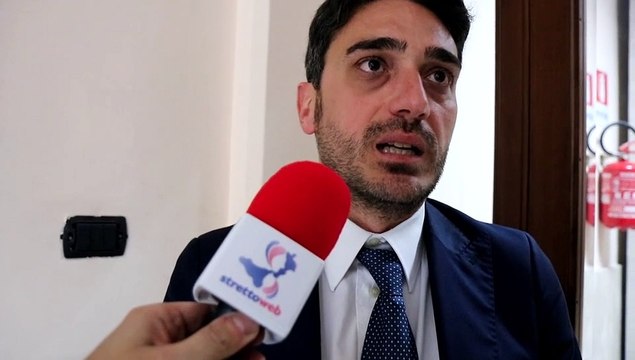 Reggio Calabria, manichino di donna e vernice rossa al Consiglio Regionale. Irto: offesa alle istituzioni