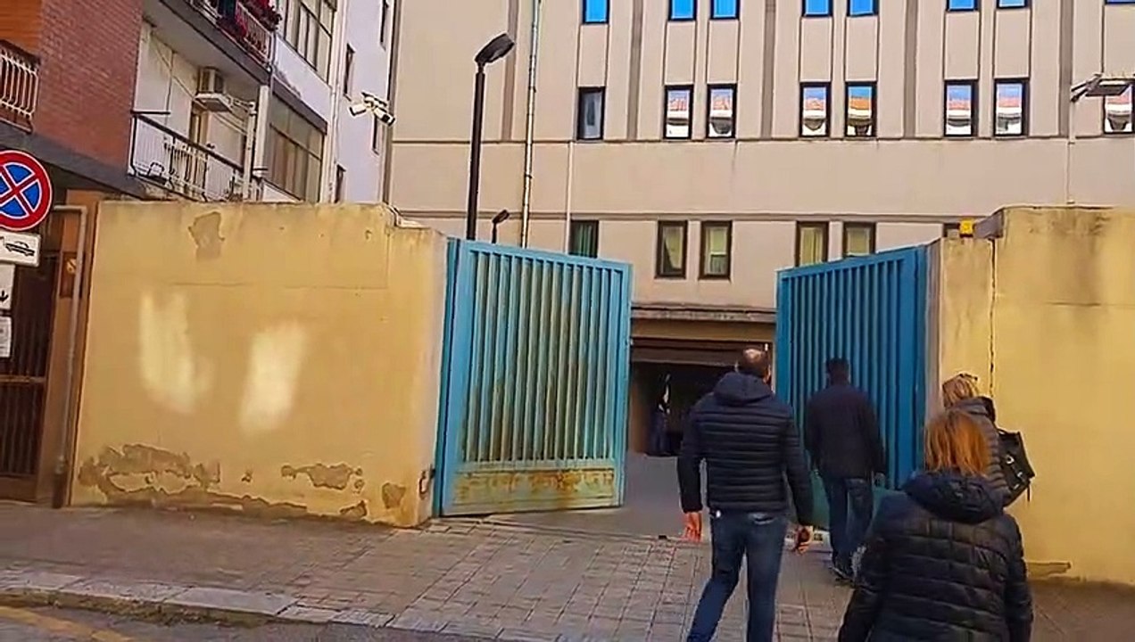 Reggio Calabria, operazione Perseidi: le immagini dei 3 giovani arrestati che lasciano la Questura