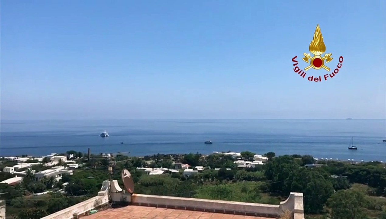 Stromboli, ripresi due incendi: le operazioni dei Vigili del Fuoco
