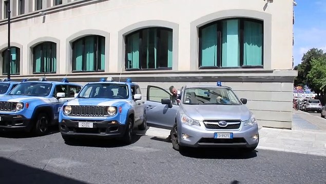 Reggio Calabria, le immagini dei 14 soggetti arrestati che lasciano la Questura