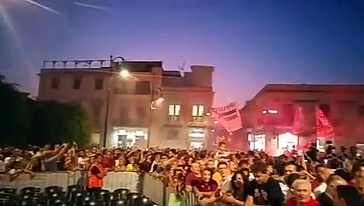 Reggio Calabria: grande entusiasmo a Piazza Duomo per la presentazione della Reggina