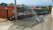 Reggio Calabria: le immagini della grossa perdita d'acqua in via Carrera