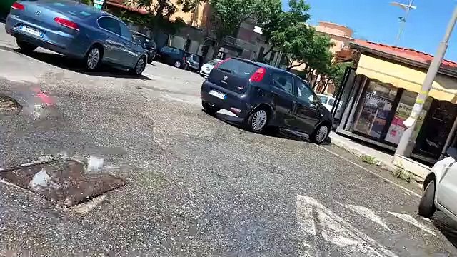 Reggio Calabria: guasti alla rete idrica e perdite d'acqua in tutta la cittÃ , le immagini da via Cardinale Portanova