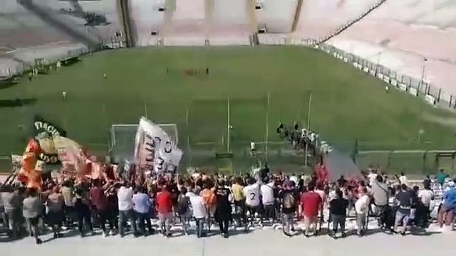 Acr Messina-Acireale: le squadre scendono in campo, le immagini