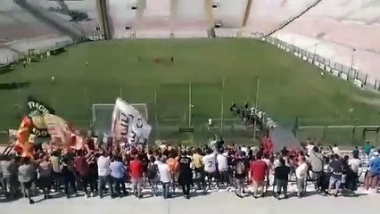 Acr Messina-Acireale: le squadre scendono in campo, le immagini