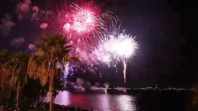 Reggio Calabria, la batteria finale dei fuochi d'artificio di Festa di Madonna sul Lungomare