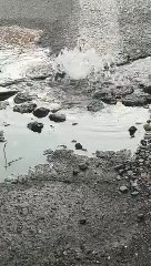 Descargar video: Reggio Calabria: le immagini della grossa perdita d'acqua tra Sbarre e Viale Calabria