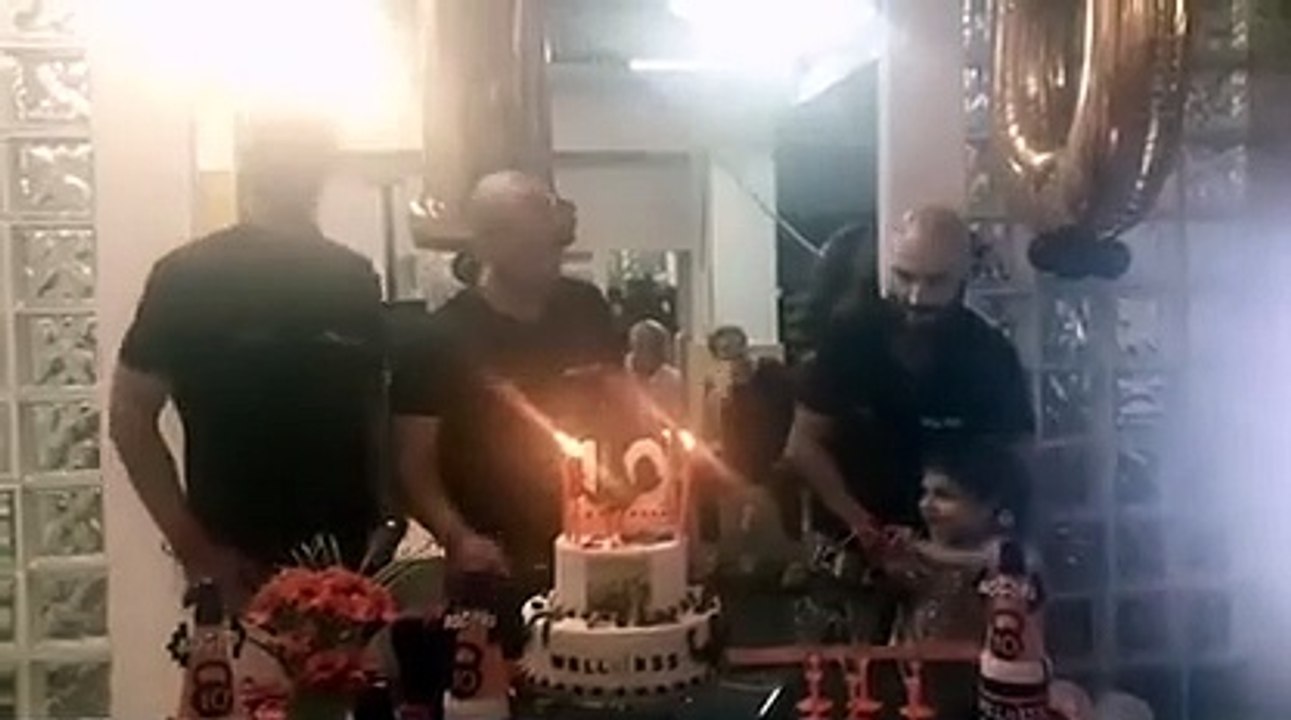 Reggio Calabria, la palestra Wellness festeggia 10 anni: il momento del taglio della torta