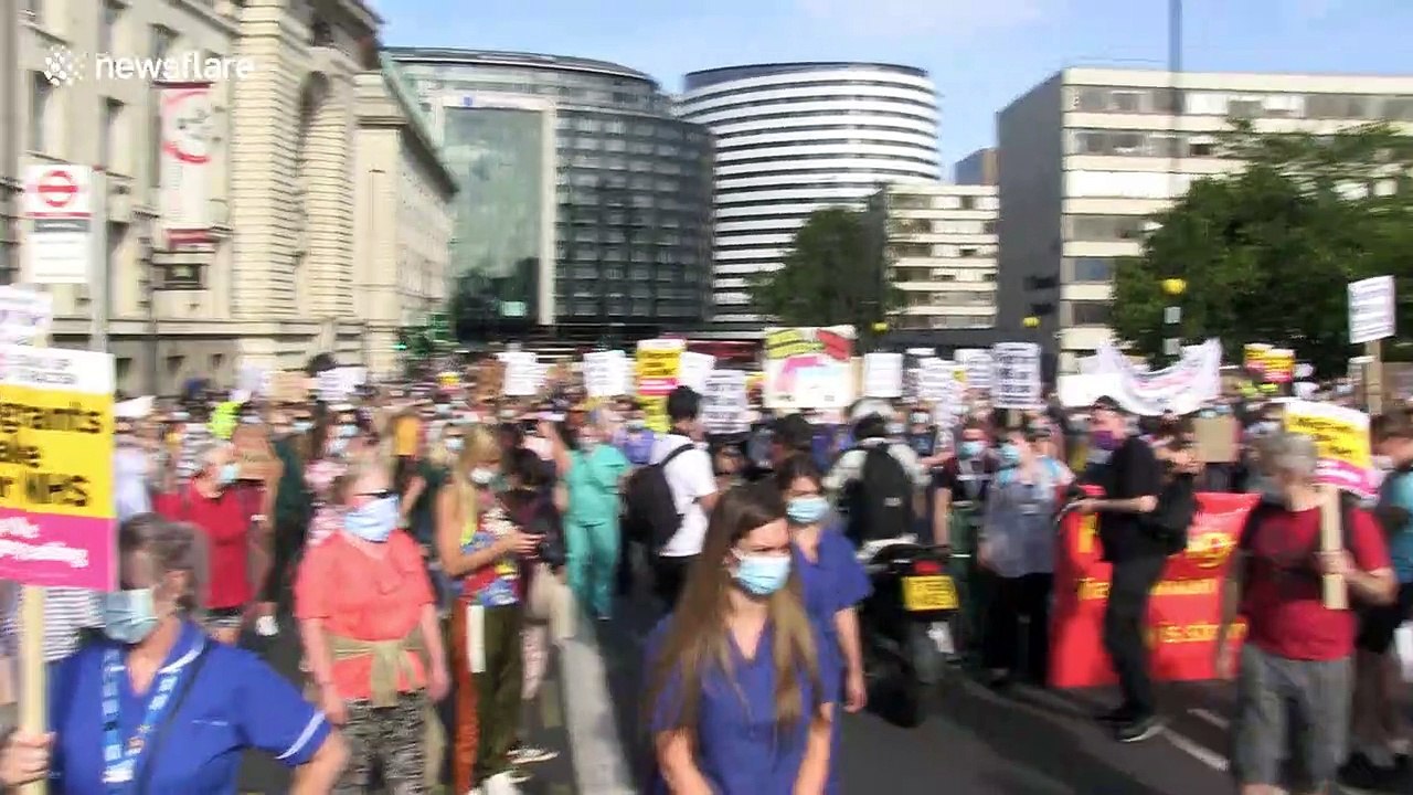 NHS workers march to Downing Street demanding pay rise