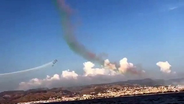 Le Frecce Tricolori nel cielo di Reggio Calabria, le immagini