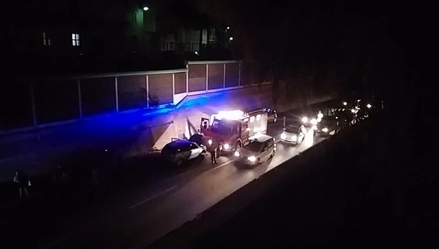 Reggio Calabria, incidente in tangenziale: sul posto l'ambulanza ed i Vigili del Fuoco, le immagini