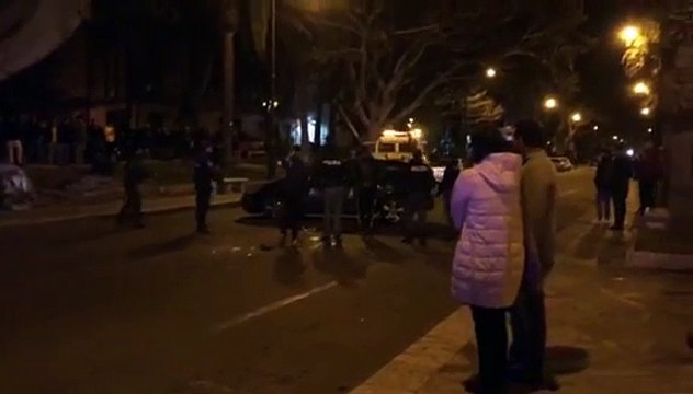 Reggio Calabria, agenti in azione per ribaltare lâ€™auto cappottata per liberare il Lungomare