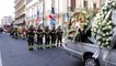 Reggio Calabria, la salma di Nino Candido sul corso Garibaldi prima dei funerali: l'omaggio solenne dei Vigili del Fuoco