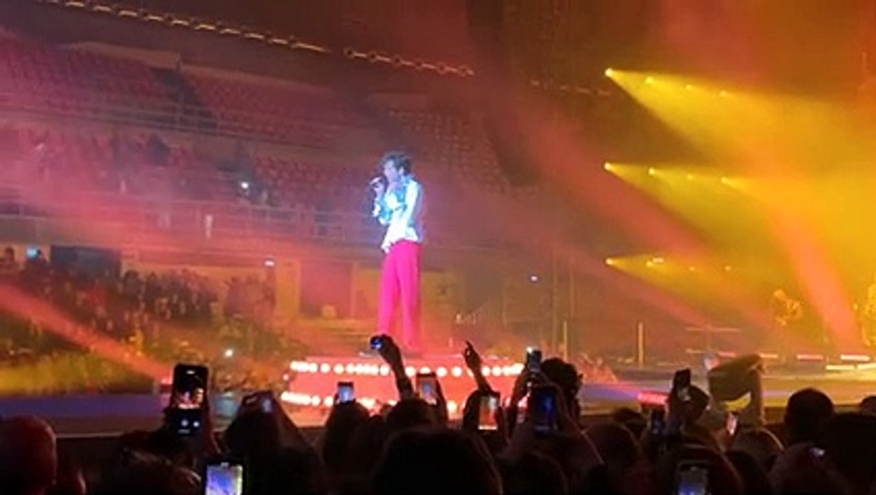 Mika, che forza! "We Are Golden", una carica d'entusiasmo sul palco di Reggio Calabria