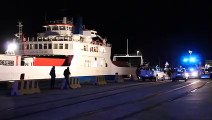 Incendio su traghetto nello Stretto di Messina, le immagini in diretta
