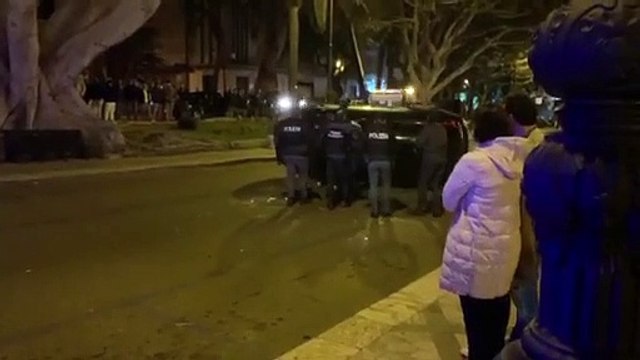 Reggio Calabria, 8 agenti ribaltano lâ€™auto cappottata di forza per liberare il Lungomare