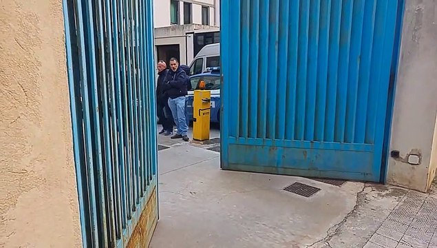 Reggio Calabria, operazione GiÃ¹ la testa : le immagini degli arrestati che lasciano la Questura