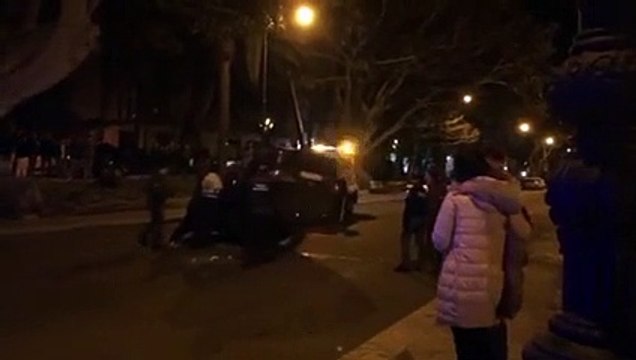 Reggio Calabria: 8 agenti ribaltano lâ€™auto cappottata, le immagini