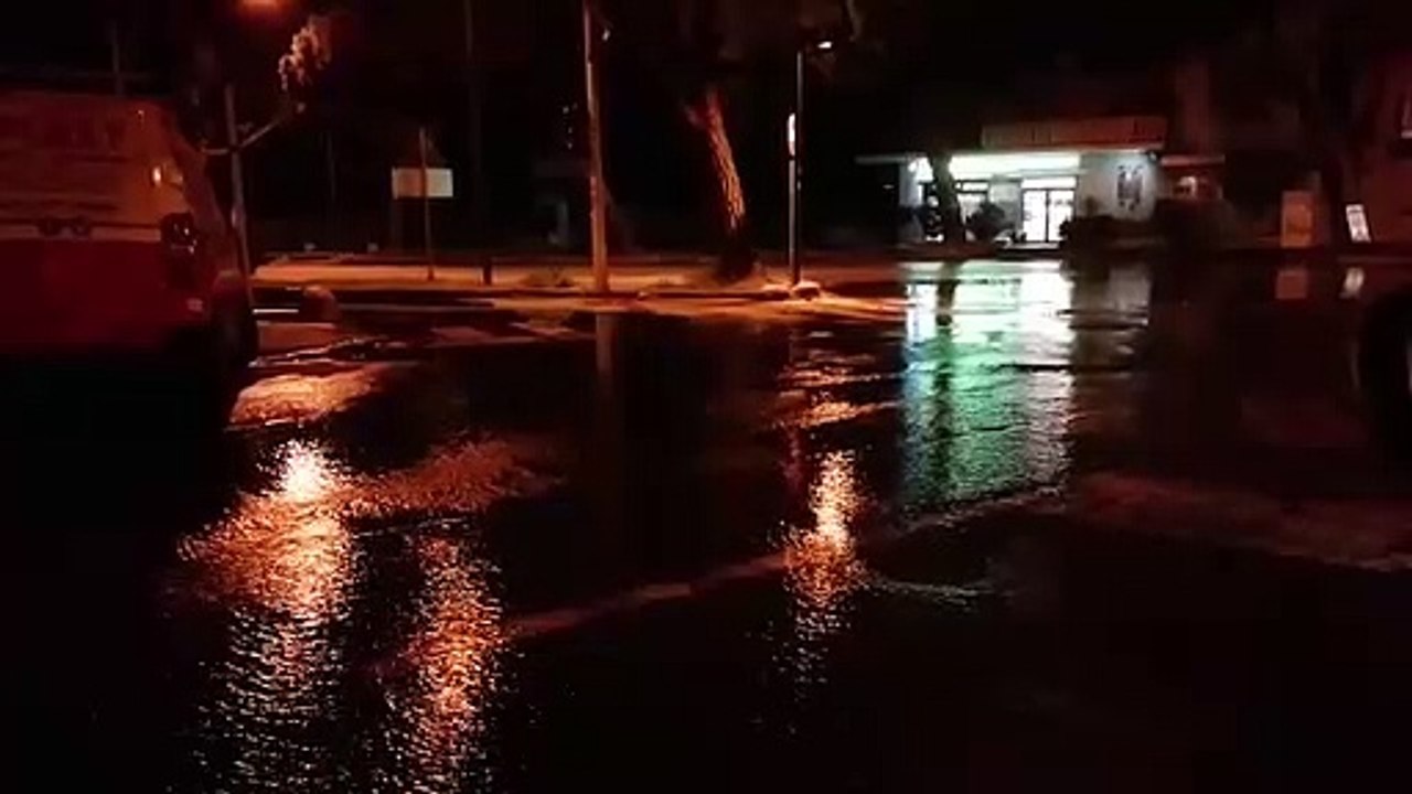 Reggio Calabria: copiosa perdita di acqua in via Nicola Furnari, le immagini
