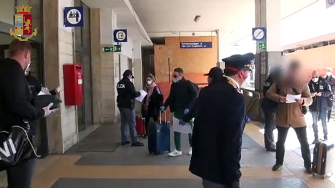 Reggio Calabria, controlli delle Forze dell'ordine alla stazione di Villa