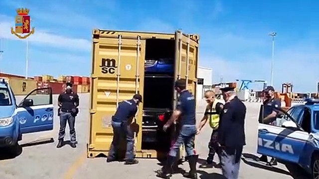 Video sventato traffico internazionale di auto di lusso al porto di Gioia Tauro