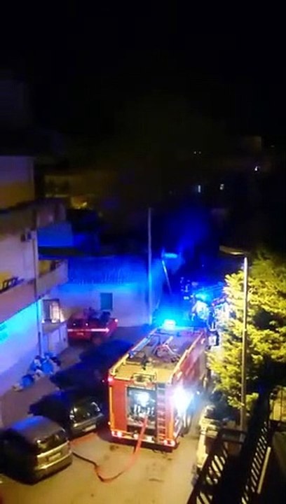 Incendio in centro a Reggio Calabria: le immagini