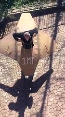 Coronavirus: il video virale che mostra come rispettare il metro di distanza