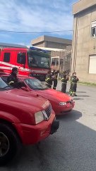 Скачать видео: Coronavirus A Reggio Calabria, l'omaggio dei Vigili del Fuoco al reparto Covid dei Riuniti