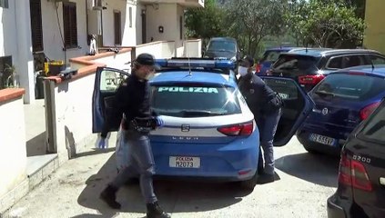 Download Video: Reggio Calabria: la Polizia di Stato ha organizzato una raccolta benefica di generi alimentari donati ai piÃ¹ bisognosi