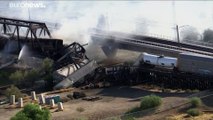 Phoenix, deraglia treno merci, vagoni e ponte in fiamme: nessun ferito