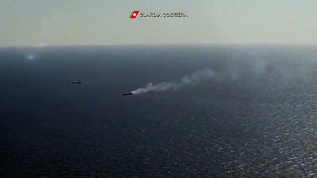 Incendio a bordo di un mercantile a largo di Reggio Calabria, interviene la Guardia Costiera