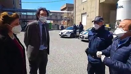 Coronavirus, omaggio della Polizia Municipale ai medici dei Riuniti