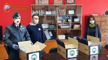 I Militari della Guardia di Finanza di Reggio Calabria distribuiscono tablet agli alunni della scuola 