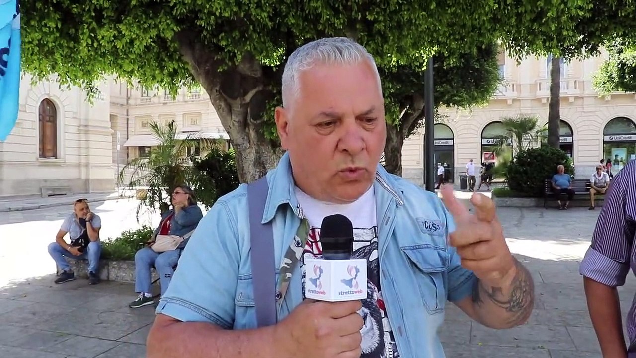 Reggio Calabria, protesta dei lavoratori Avr a Piazza Italia. Faccioli: "dateci la possibilitÃ  di mantenere i nostri figli"