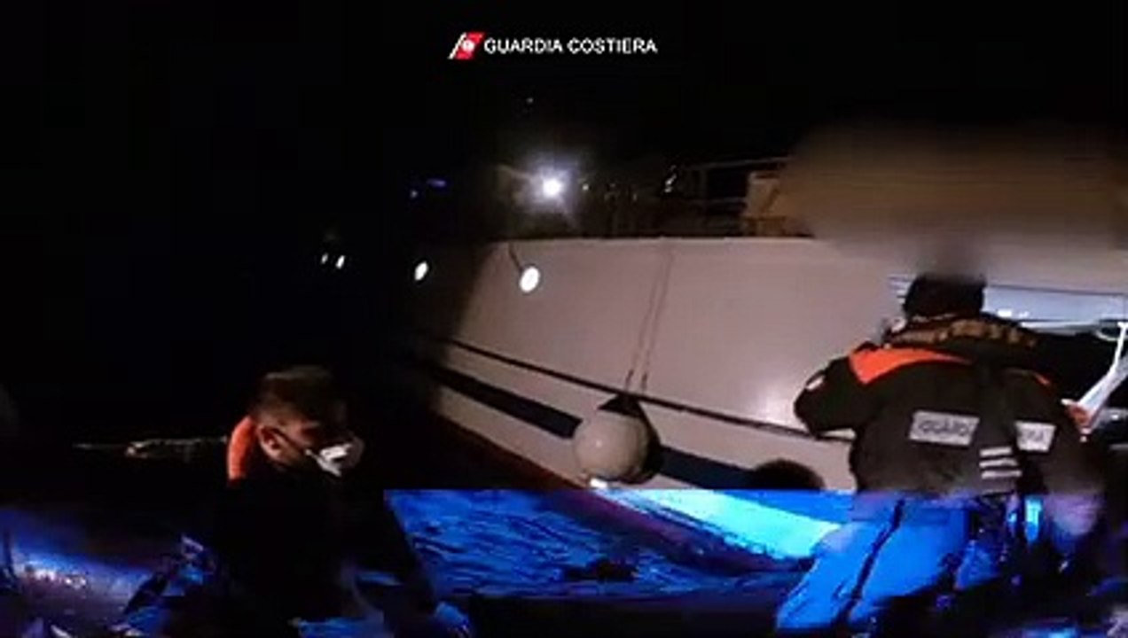 Operazione della Guardia Costiera a largo delle Isole Eolie, le immagini