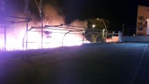 Reggio Calabria, il fronte del fuoco tossiche a Ciccarello: esplosioni tra le fiamme