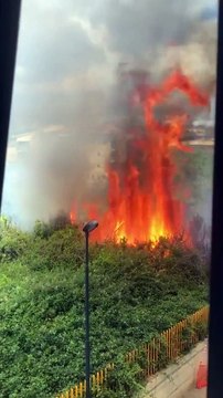Reggio Calabria, le immagini delle fiamme alte nella sede della Polizia Municipale