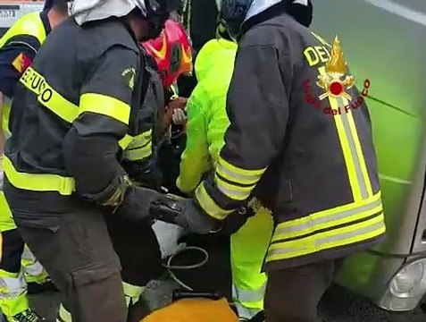 Incidente a Messina: eroico intervento dei Vigili del Fuoco, liberano un uomo incastrato tra le lamiere