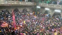 बांके बिहारी मंदिर वृंदावन भारत में होली का त्योहार