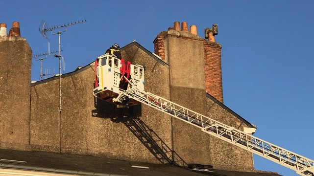 Incendie au dernier étage d’un immeuble du centre-ville