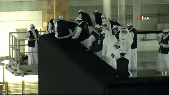 Kabe'nin örtüsü değiştirildi