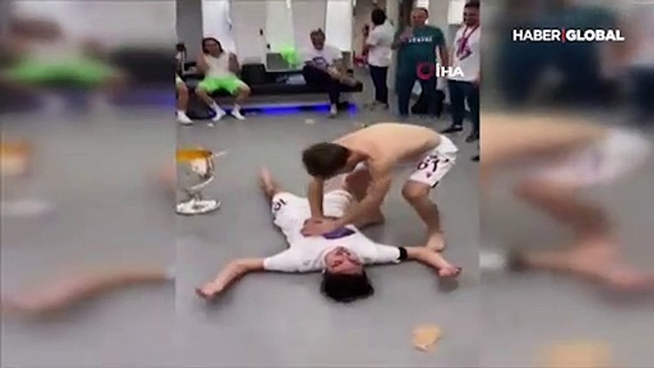 Trabzonspor soyunma odasında kolbastı şov