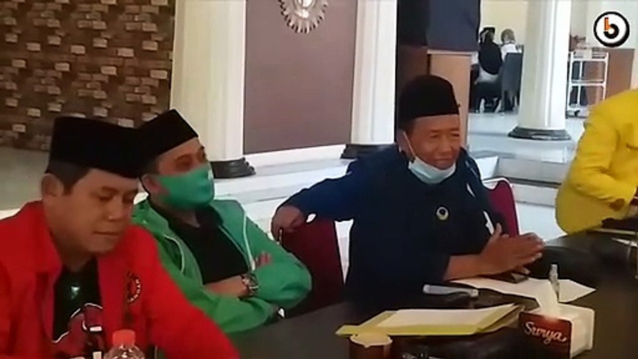 SEBELAS PARTAI DUKUNG HAK MENYATAKAN PENDAPAT DPRD JEMBER