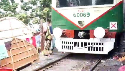 Top_10_Most_Dangerous_Railway_Tracks_in_the_World(480p)