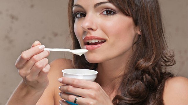 Curd In Monsoon: बरसात में दही खाना चाहिए कि नहीं | Should we eat curd in monsoon | Boldsky