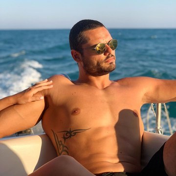 Florent Manaudou expose ses abdos et ne laisse personne indifférent