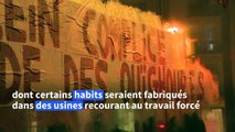 Ouïghours: la Chine et des enseignes du textile critiquées sur les murs de Paris